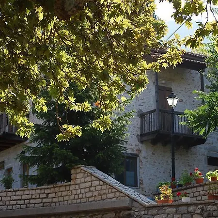 Paradosiakos Xenonas 