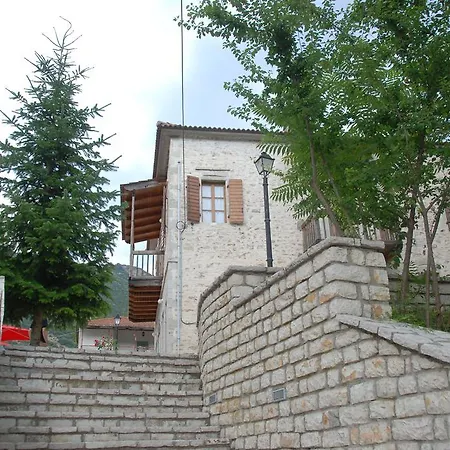 Paradosiakos Xenonas 