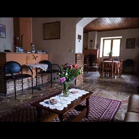 Paradosiakos Xenonas 