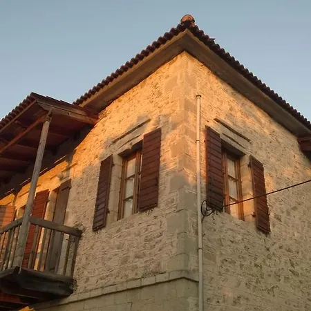 Paradosiakos Xenonas 