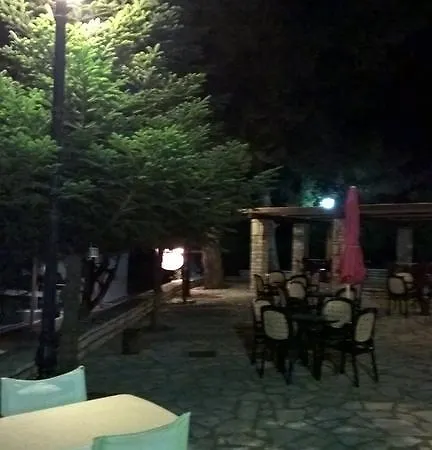 Paradosiakos Xenonas 