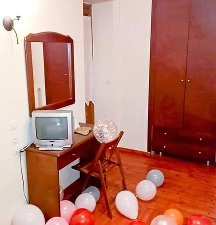 Paradosiakos Xenonas 